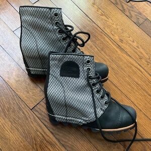 SOREL wedge bootie, size 6